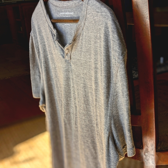 Lucky Brand Notch Tee - Picture 1 of 16